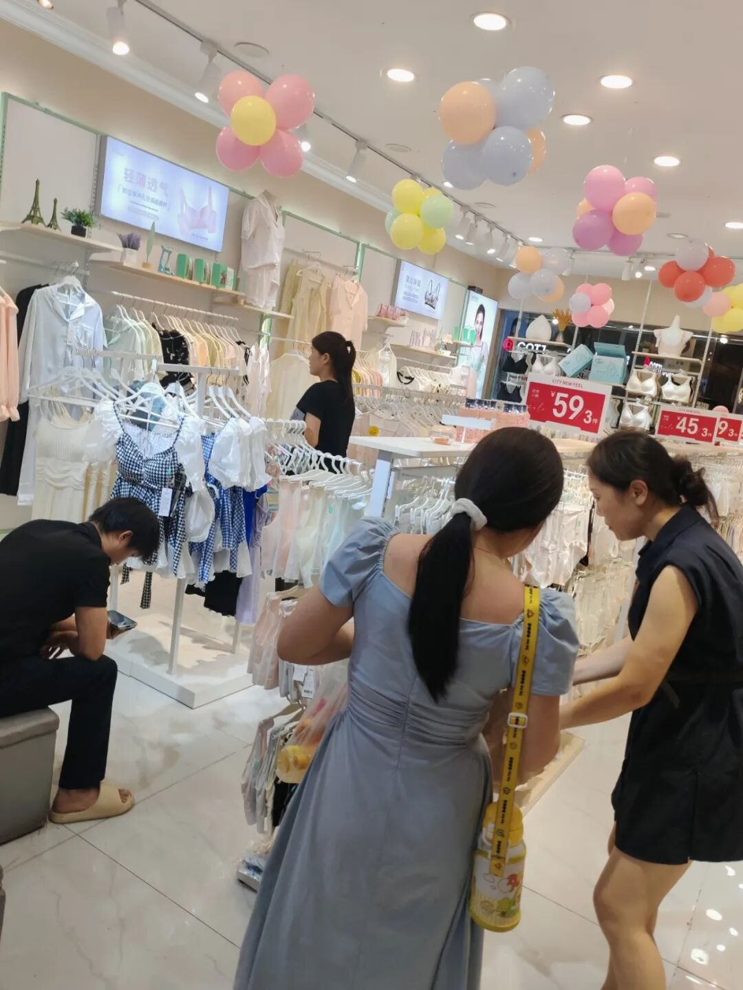 内衣加盟就选都市新感觉内衣连锁，轻时尚贴身连锁创业优选