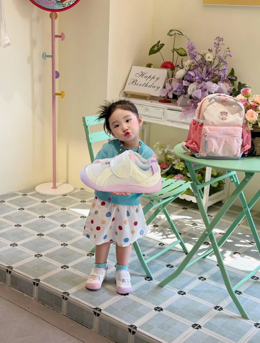 幼儿园鞋子书包一步到位