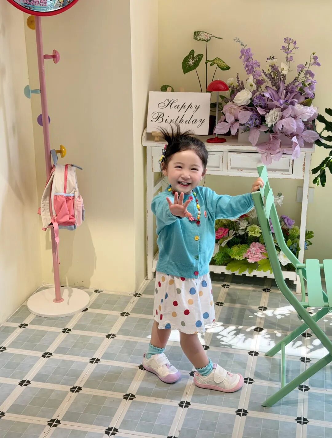 幼儿园鞋子书包一步到位