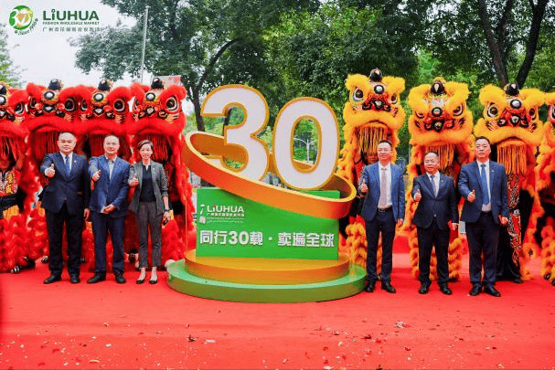 珠江塔影见证三十载商脉，老服装市场织就广州男装新篇