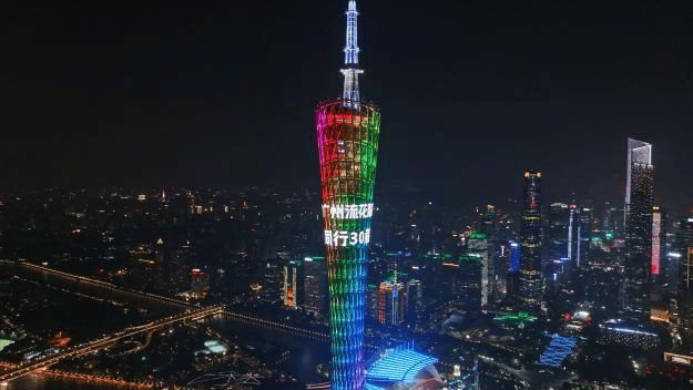 珠江塔影见证三十载商脉，老服装市场织就广州男装新篇